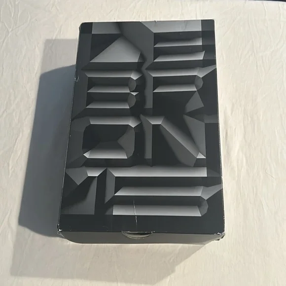 Nike LeBron 15 “City Edition” Wolf Grey/Metallic Gold Size Men 4 Youth Like new - Picture 16 of 16